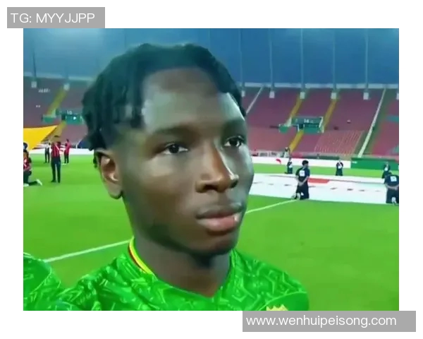 足球明星搞笑踢球瞬间合集让你捧腹大笑的精彩时刻